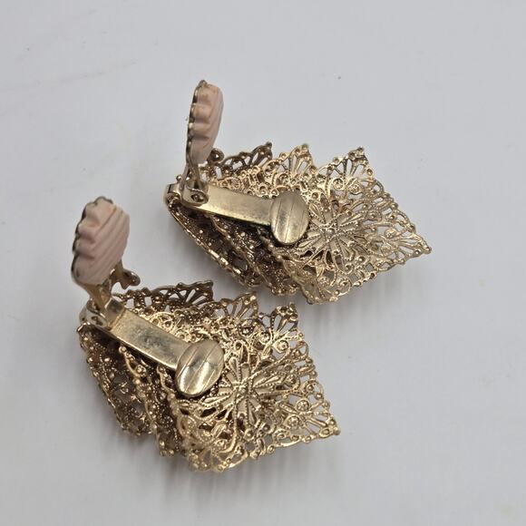 Vintage 1960s Sarah Coventry Chantilly Lace Filigree Gold Tone Clip-On Earrings - Picture 3 of 5